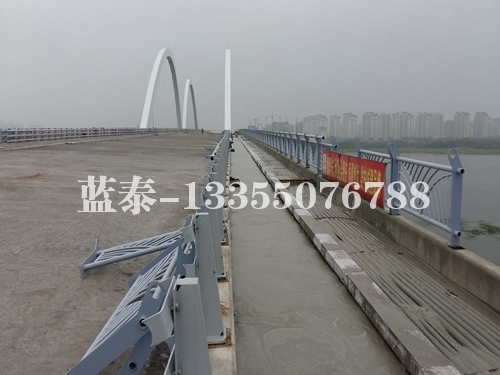 山東南京路沂河大橋（輕砂泡沫混凝土設計強度5.0mpa）
